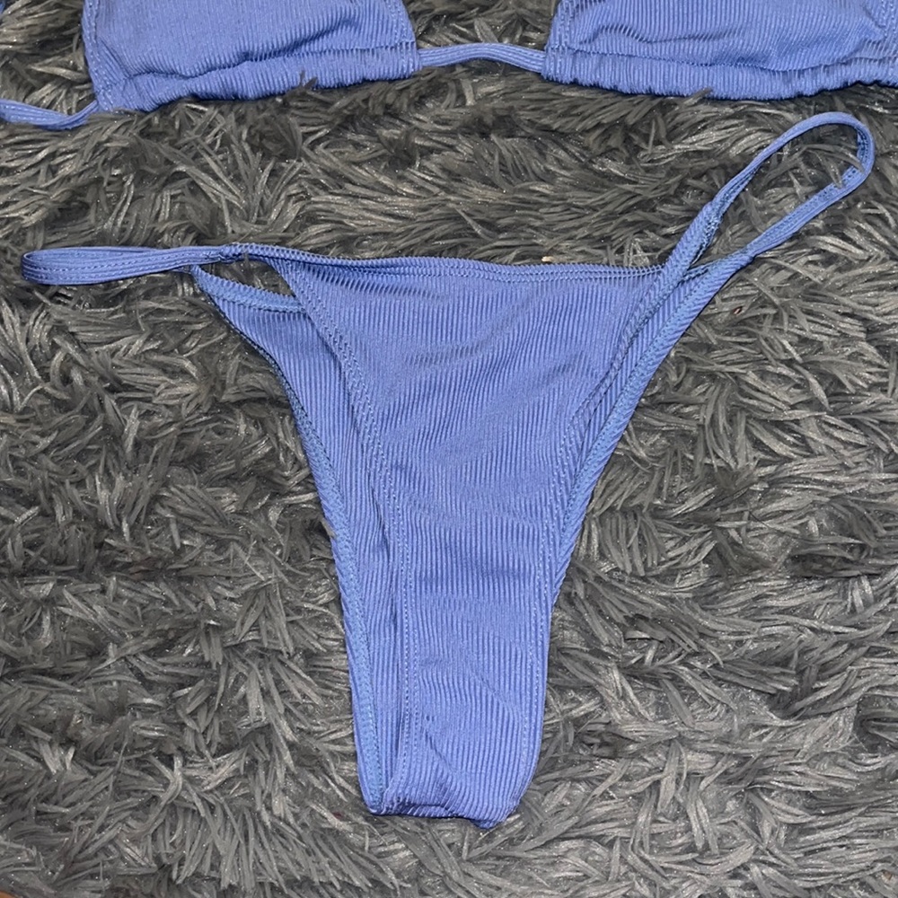 Bikini - Picture 2 of 2